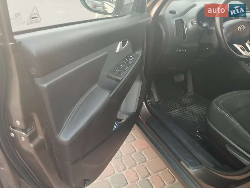 Внедорожник / Кроссовер Kia Sportage 2012 в Городке