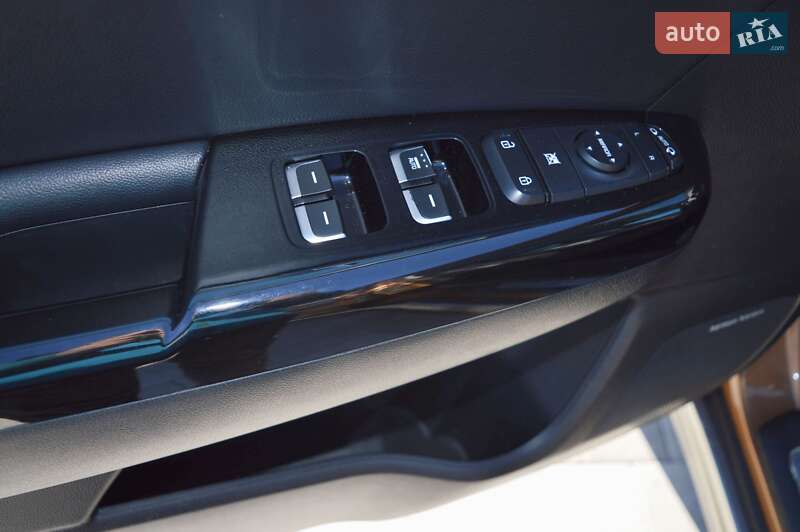 Позашляховик / Кросовер Kia Sportage 2017 в Львові