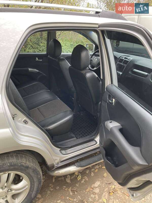 Внедорожник / Кроссовер Kia Sportage 2004 в Косове фото 12 Внедорожник / Кроссовер Kia Sportage 2004 в Косове