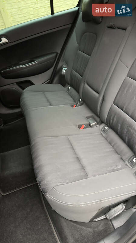 Позашляховик / Кросовер Kia Sportage 2016 в Луцьку