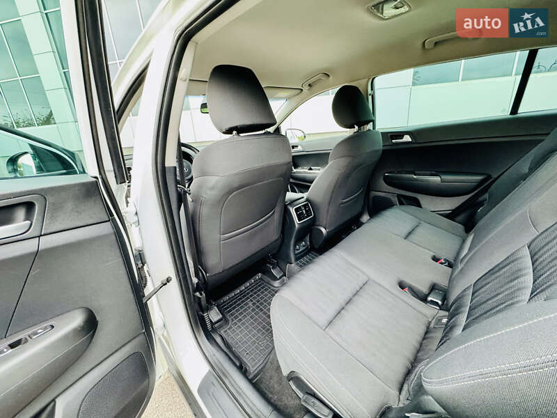 Внедорожник / Кроссовер Kia Sportage 2016 в Киеве