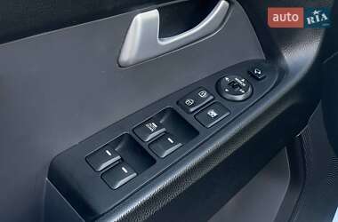 Внедорожник / Кроссовер Kia Sportage 2012 в 