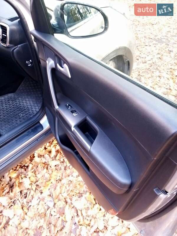 Позашляховик / Кросовер Kia Sportage 2016 в Львові фото 15 Позашляховик / Кросовер Kia Sportage 2016 в Львові