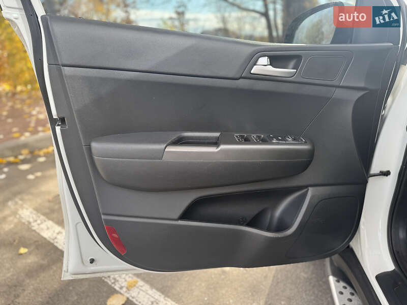 Позашляховик / Кросовер Kia Sportage 2019 в Києві фото 10 Позашляховик / Кросовер Kia Sportage 2019 в Києві