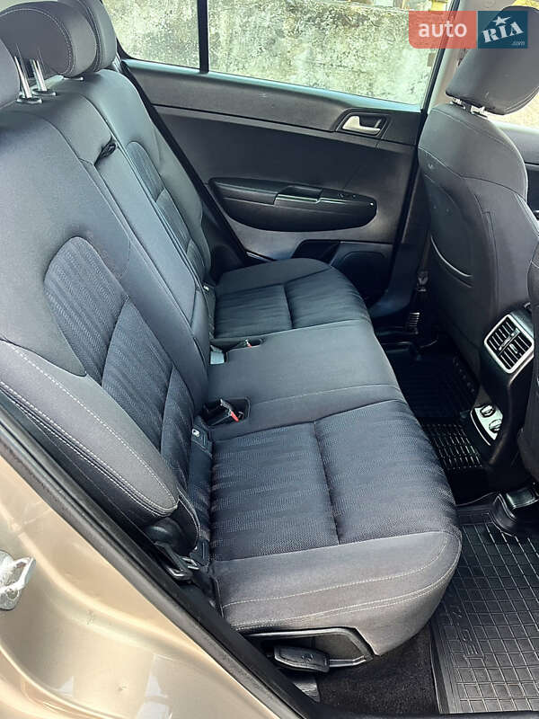Позашляховик / Кросовер Kia Sportage 2016 в Тернополі фото 52 Позашляховик / Кросовер Kia Sportage 2016 в Тернополі
