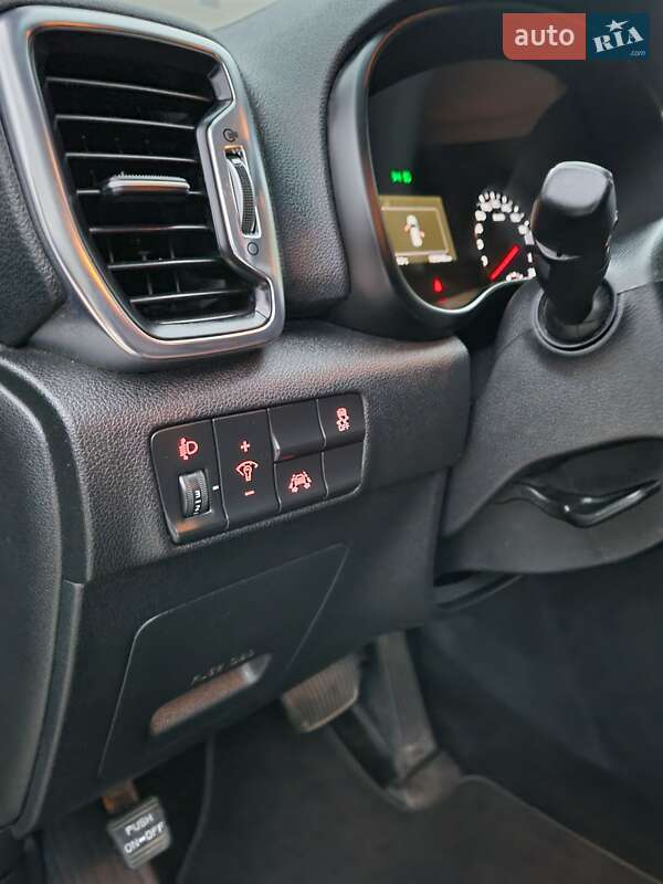 Позашляховик / Кросовер Kia Sportage 2016 в Луцьку