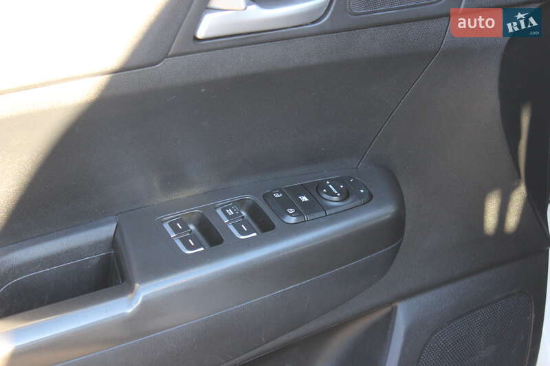 Позашляховик / Кросовер Kia Sportage 2017 в Дніпрі