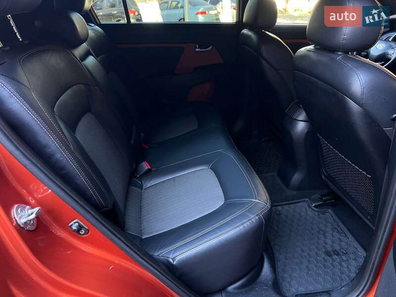 Позашляховик / Кросовер Kia Sportage 2011 в Одесі