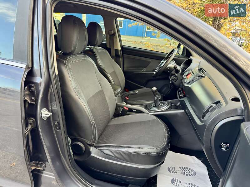 Внедорожник / Кроссовер Kia Sportage 2013 в Киеве