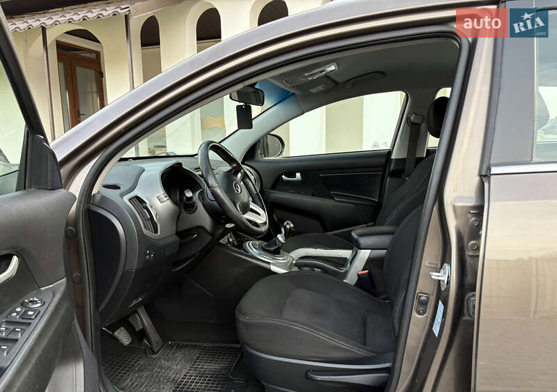 Внедорожник / Кроссовер Kia Sportage 2015 в Черновцах