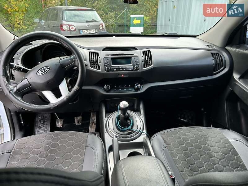 Внедорожник / Кроссовер Kia Sportage 2011 в Каменец-Подольском