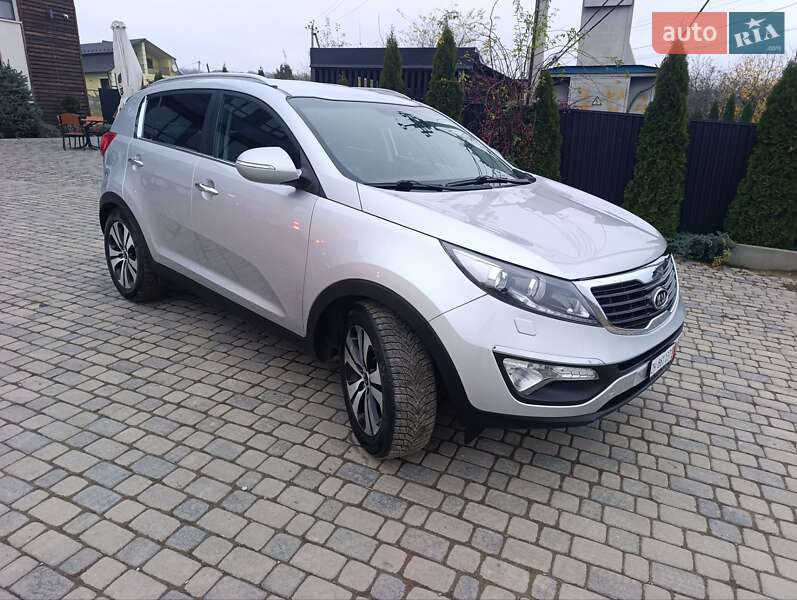 Позашляховик / Кросовер Kia Sportage 2011 в Чернівцях