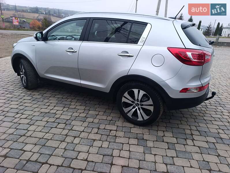 Позашляховик / Кросовер Kia Sportage 2011 в Чернівцях
