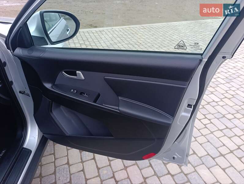 Позашляховик / Кросовер Kia Sportage 2011 в Чернівцях