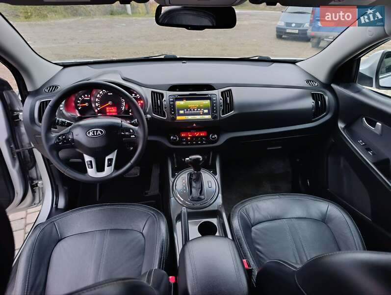 Позашляховик / Кросовер Kia Sportage 2011 в Чернівцях