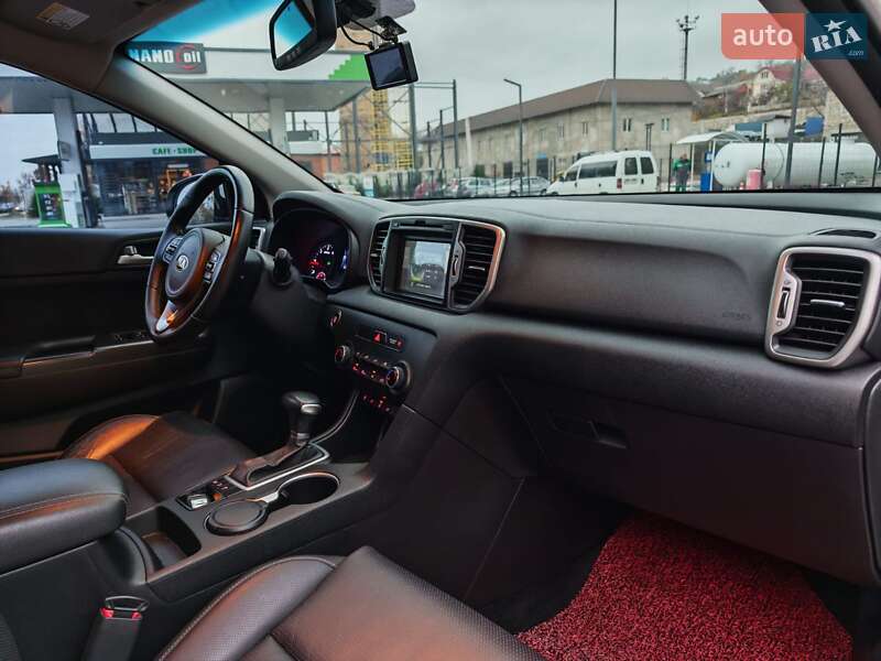 Внедорожник / Кроссовер Kia Sportage 2015 в Могилев-Подольске