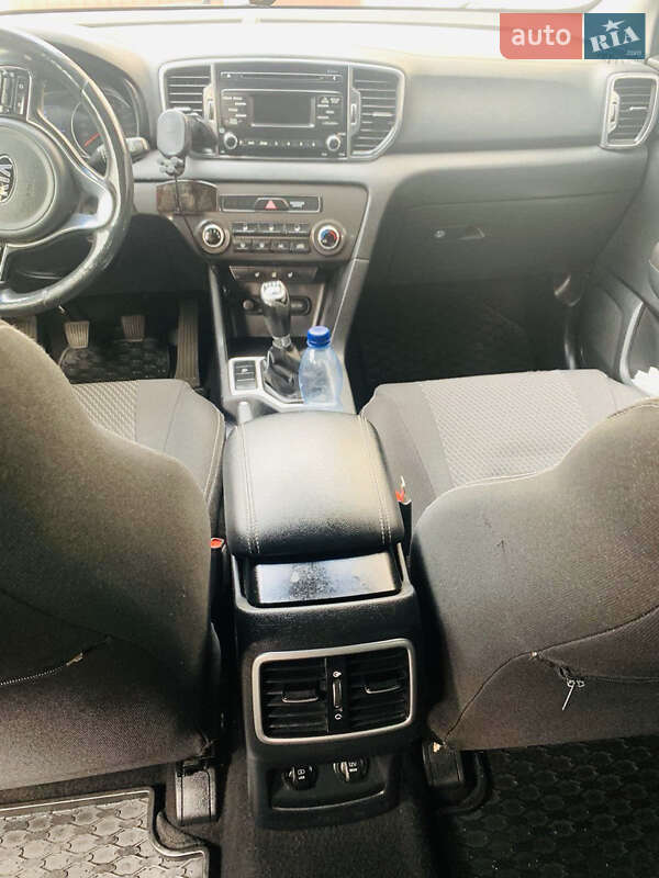 Внедорожник / Кроссовер Kia Sportage 2016 в Полтаве