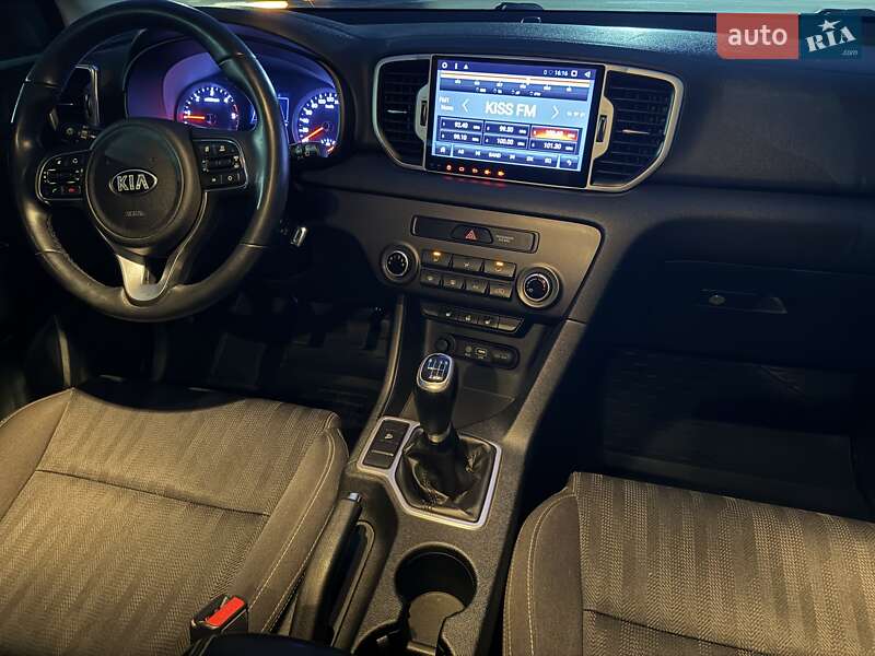 Внедорожник / Кроссовер Kia Sportage 2016 в Полтаве