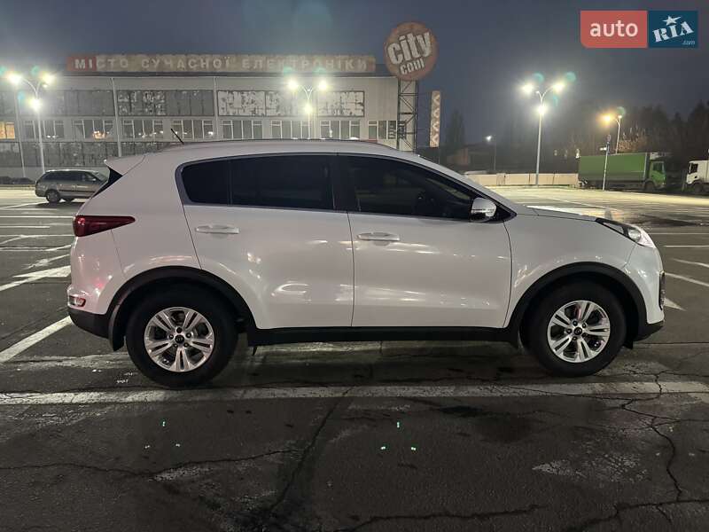 Внедорожник / Кроссовер Kia Sportage 2016 в Полтаве