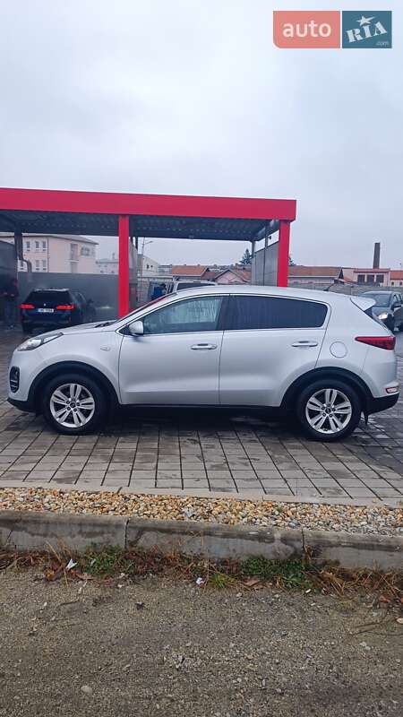 Внедорожник / Кроссовер Kia Sportage 2016 в Черновцах