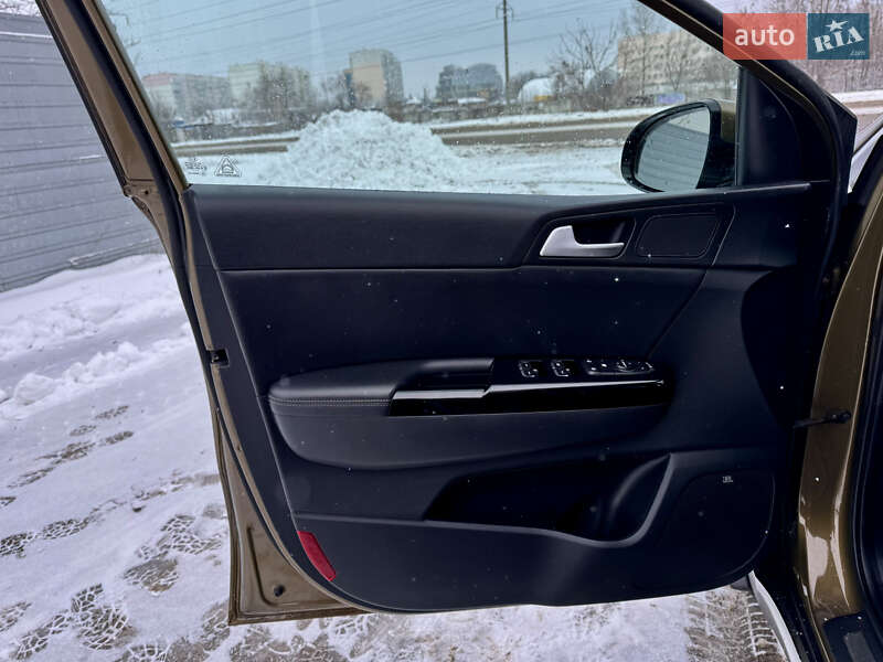 Позашляховик / Кросовер Kia Sportage 2016 в Полтаві фото 41 Позашляховик / Кросовер Kia Sportage 2016 в Полтаві