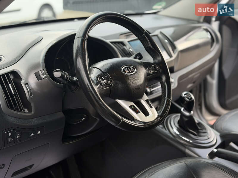 Внедорожник / Кроссовер Kia Sportage 2012 в Берегово