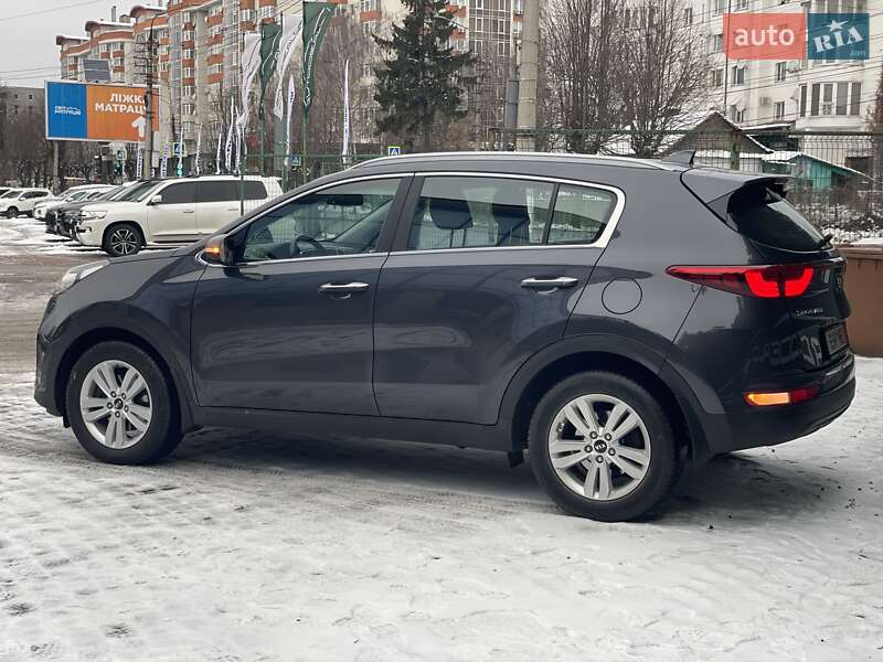 Внедорожник / Кроссовер Kia Sportage 2016 в Черновцах