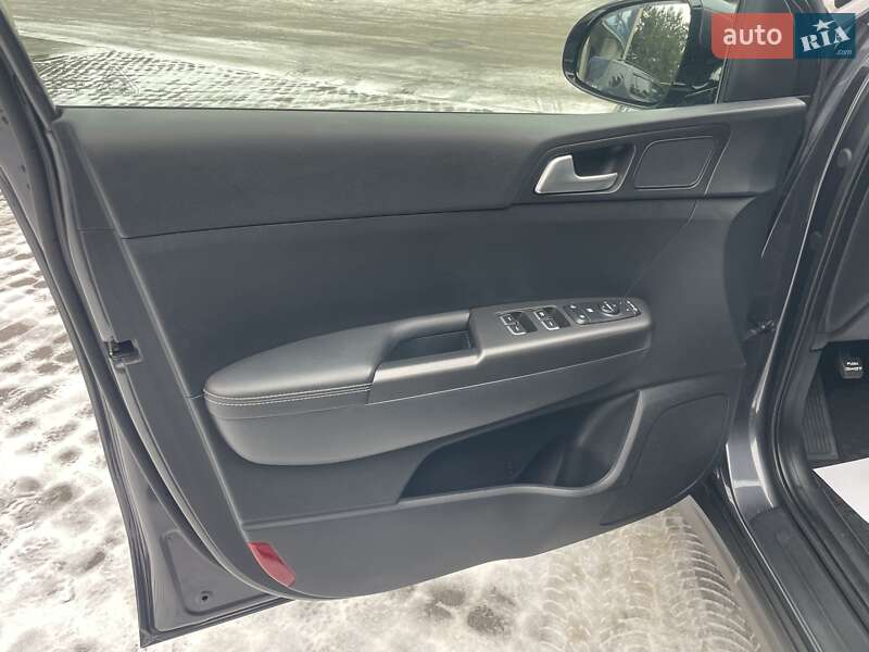 Внедорожник / Кроссовер Kia Sportage 2016 в Черновцах