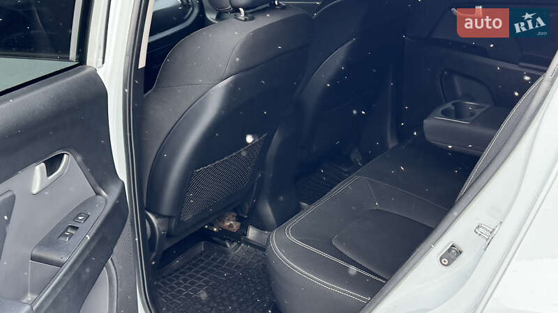 Внедорожник / Кроссовер Kia Sportage 2011 в Ивано-Франковске