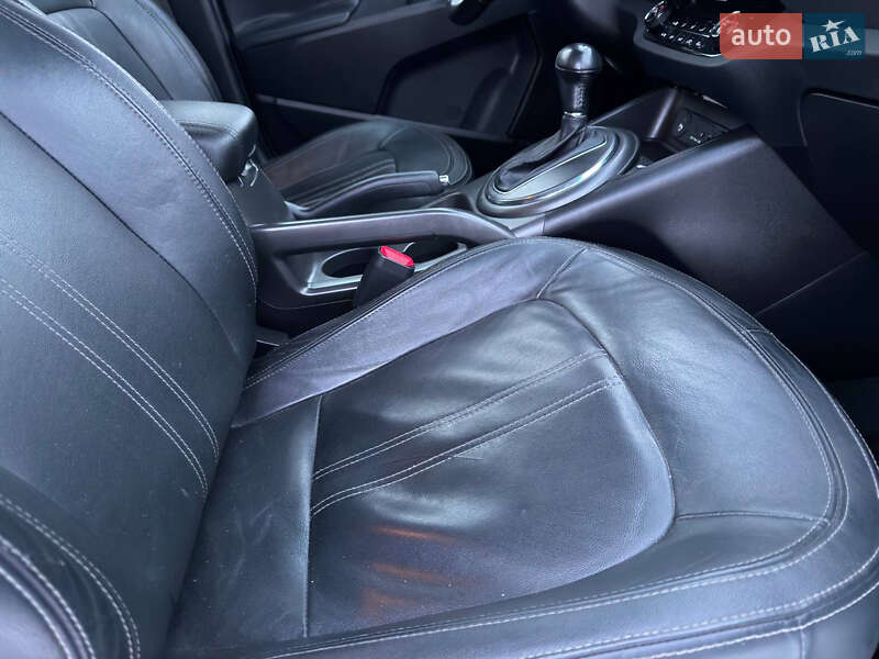 Внедорожник / Кроссовер Kia Sportage 2012 в Киеве