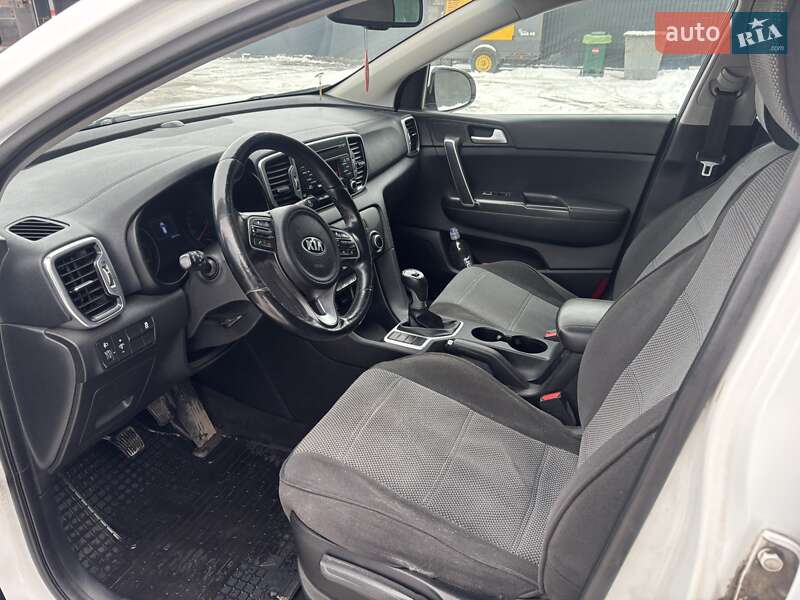 Внедорожник / Кроссовер Kia Sportage 2016 в Шептицькому