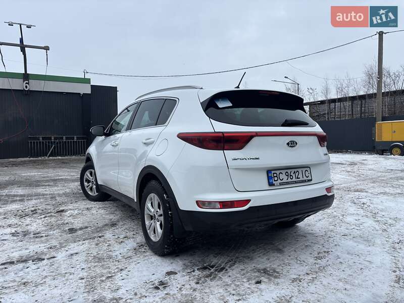 Внедорожник / Кроссовер Kia Sportage 2016 в Шептицькому