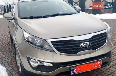 Позашляховик / Кросовер Kia Sportage 2015 в Чернівцях