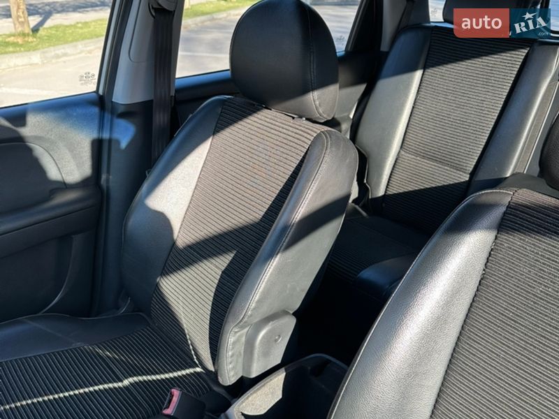 Внедорожник / Кроссовер Kia Sportage 2006 в Днепре