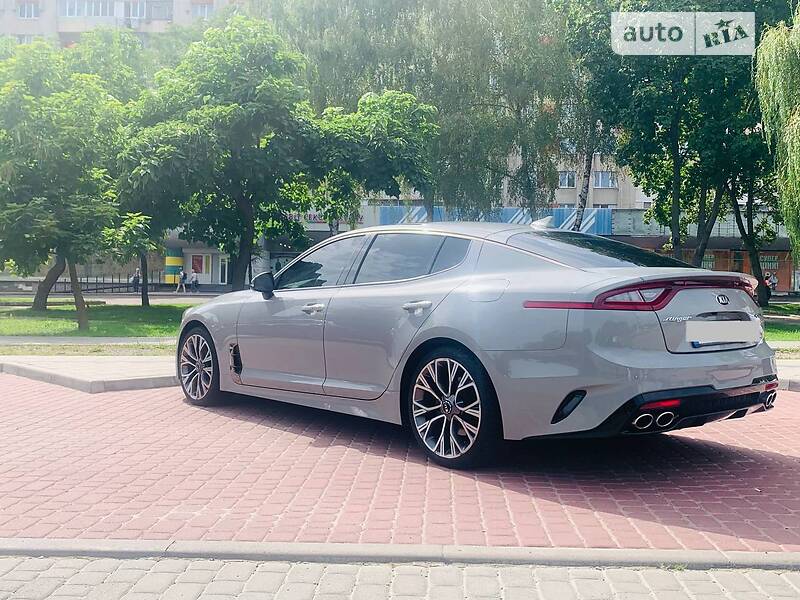 Лифтбек Kia Stinger 2018 в Львове