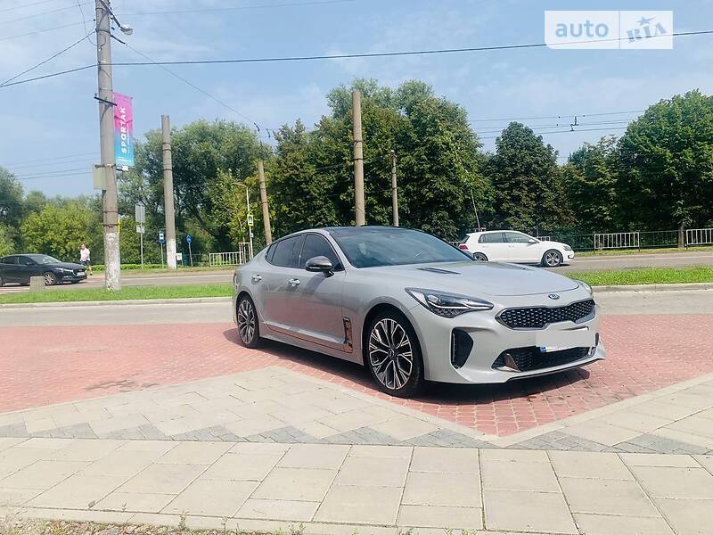 Лифтбек Kia Stinger 2018 в Львове