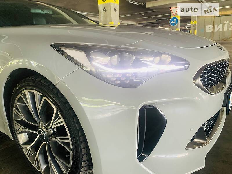 Лифтбек Kia Stinger 2018 в Львове