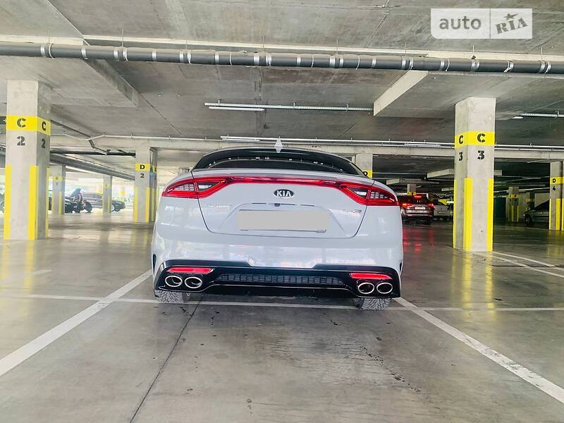Лифтбек Kia Stinger 2018 в Львове