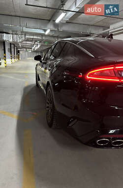 Фастбэк Kia Stinger 2017 в 