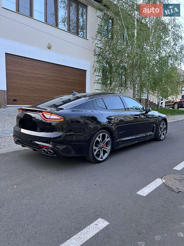 Фастбэк Kia Stinger 2018 в 