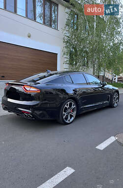 Фастбэк Kia Stinger 2018 в 
