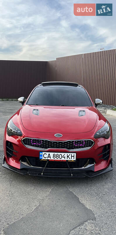 Фастбэк Kia Stinger 2018 в 