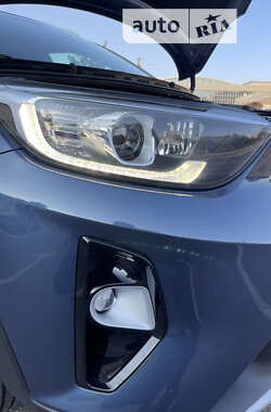 Внедорожник / Кроссовер Kia Stonic 2018 в 