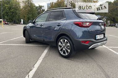 Внедорожник / Кроссовер Kia Stonic 2018 в 