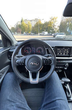 Внедорожник / Кроссовер Kia Stonic 2018 в 