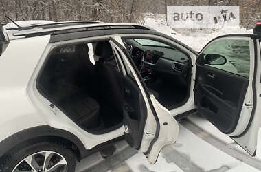 Внедорожник / Кроссовер Kia Stonic 2021 в 