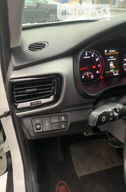 Внедорожник / Кроссовер Kia Stonic 2021 в 