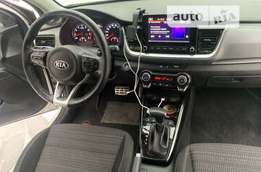 Внедорожник / Кроссовер Kia Stonic 2021 в 