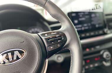 Позашляховик / Кросовер Kia Stonic 2021 в 