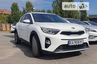 Внедорожник / Кроссовер Kia Stonic 2018 в Киеве